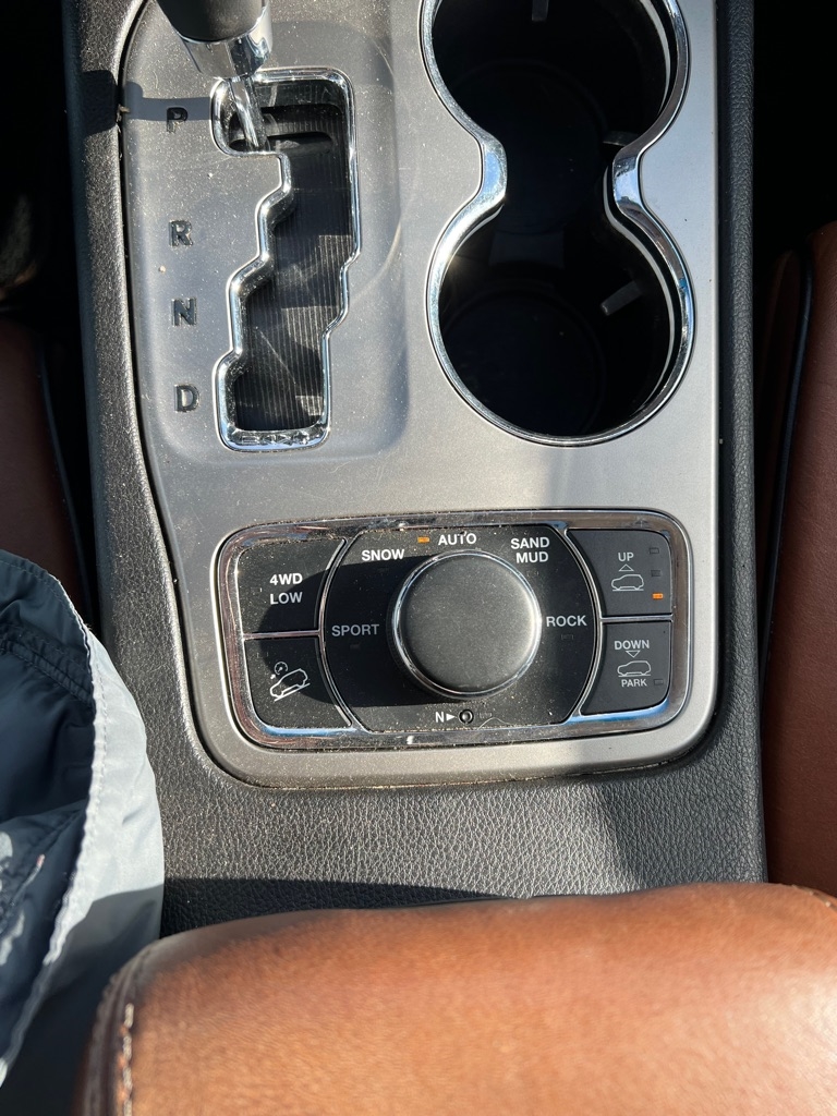 Jeep Grand Cherokee 4WD 4dr Overland Summit 2011