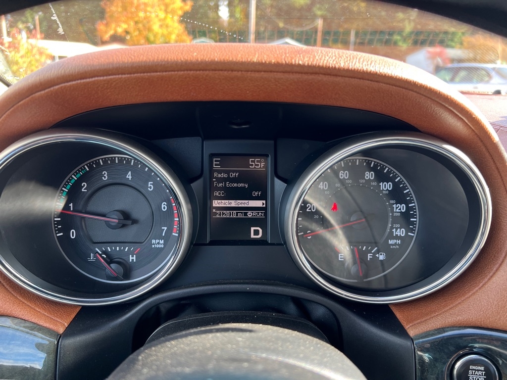 Jeep Grand Cherokee 4WD 4dr Overland Summit 2011