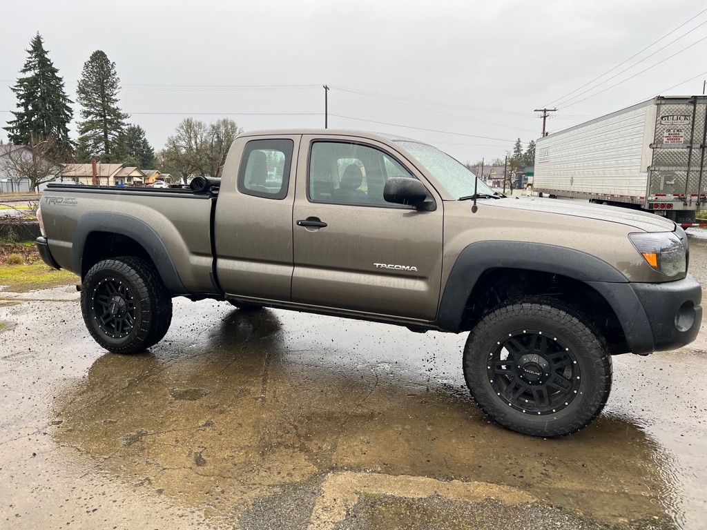 Toyota Tacoma 4WD Access V6 AT (Natl) 2009