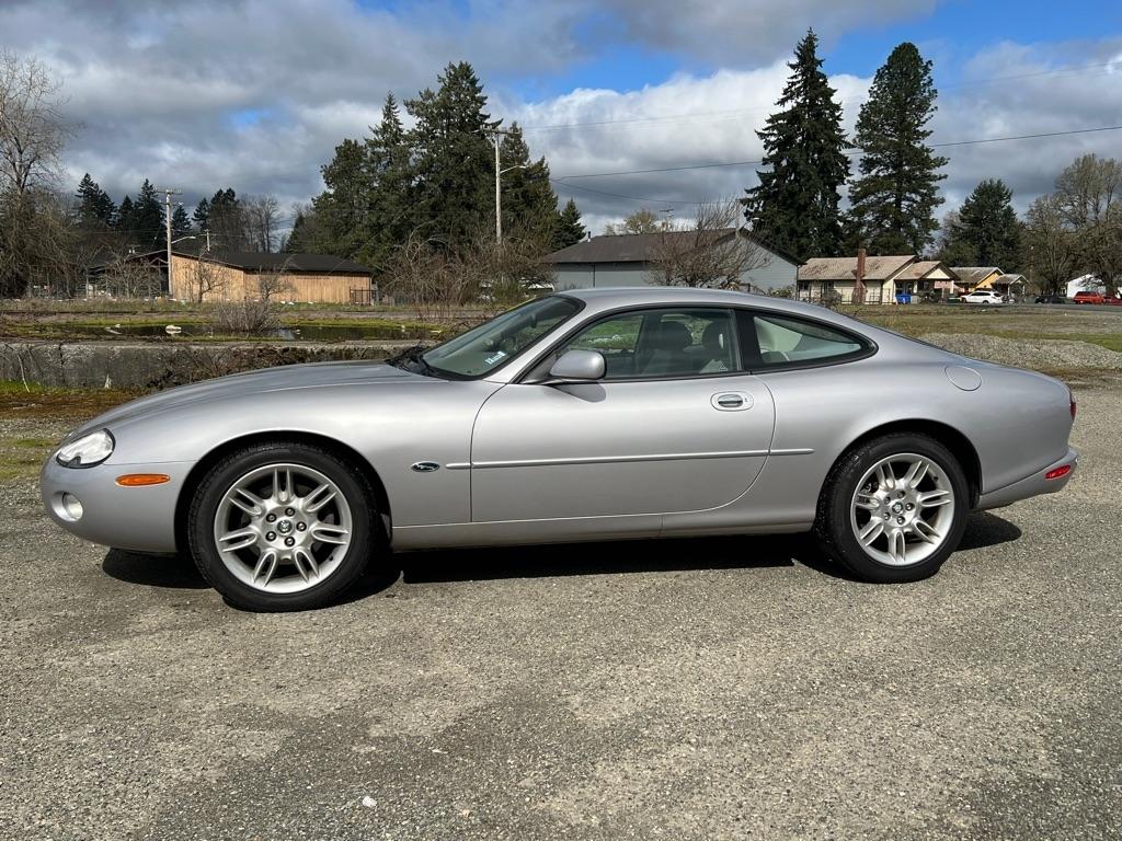 Jaguar XK8 2dr Cpe 2001