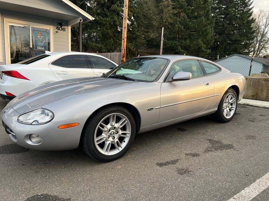 Jaguar XK8 2dr Cpe 2001