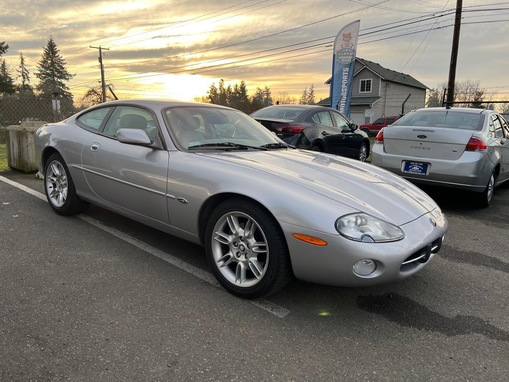 Jaguar XK8 2dr Cpe 2001