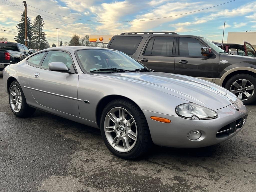 Jaguar XK8 2dr Cpe 2001