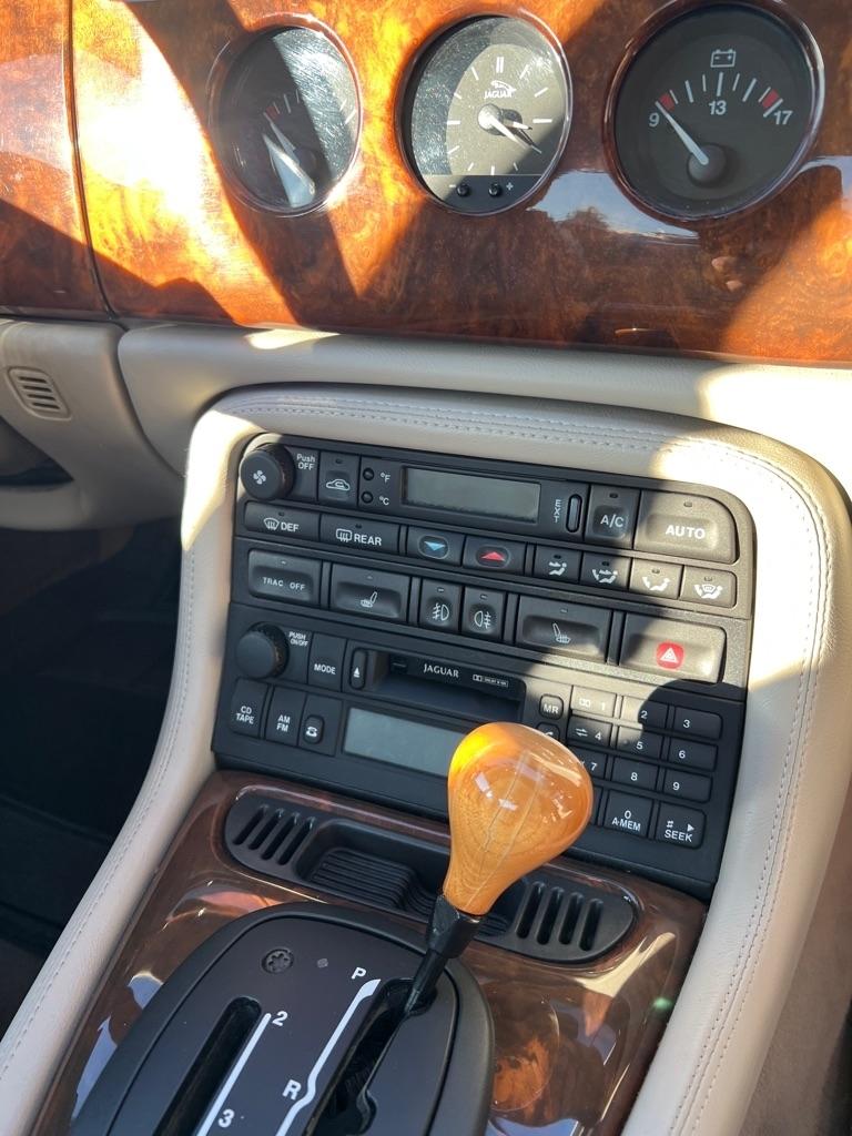 Jaguar XK8 2dr Cpe 2001