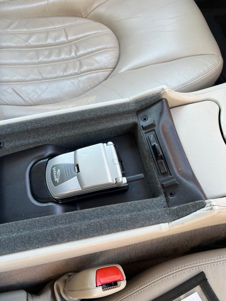 Jaguar XK8 2dr Cpe 2001