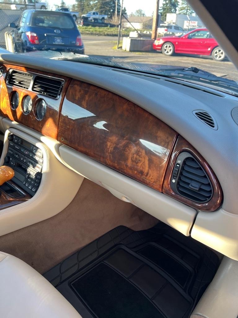 Jaguar XK8 2dr Cpe 2001