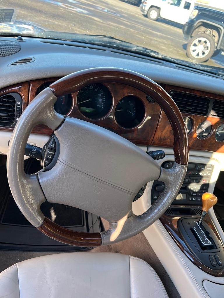 Jaguar XK8 2dr Cpe 2001