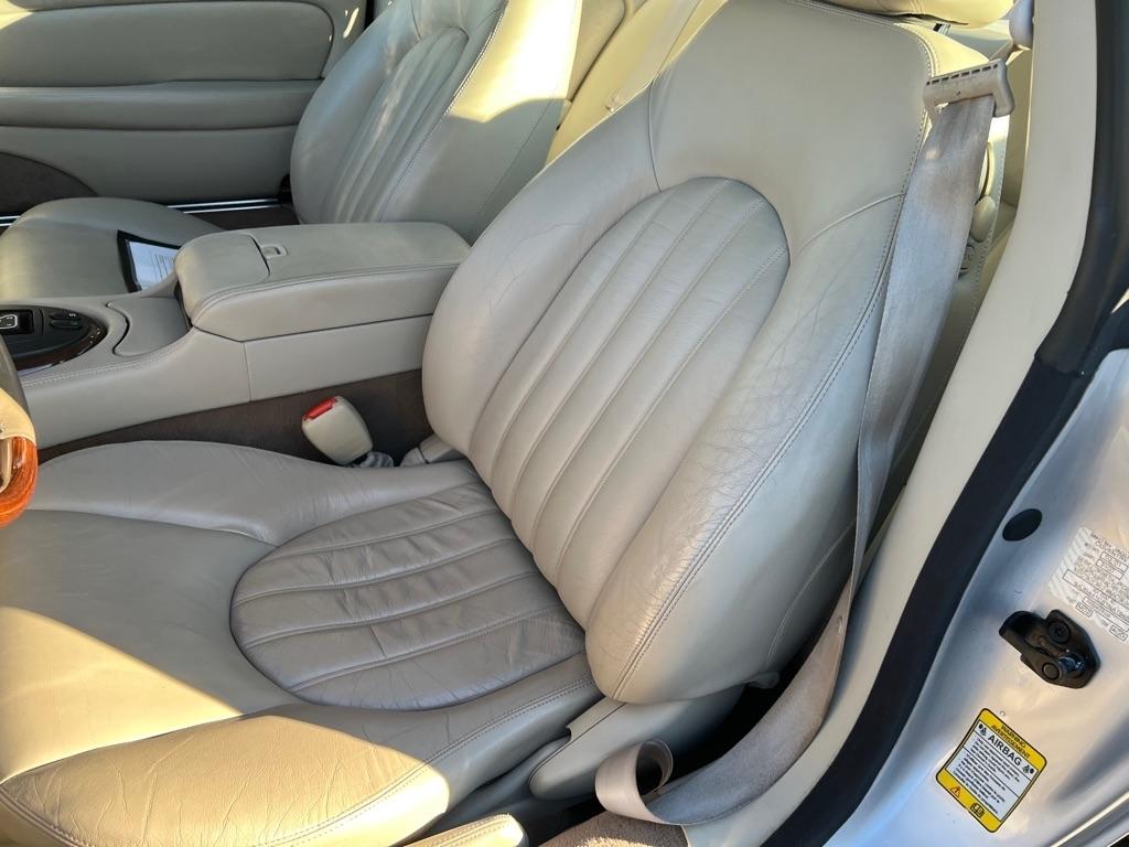 Jaguar XK8 2dr Cpe 2001