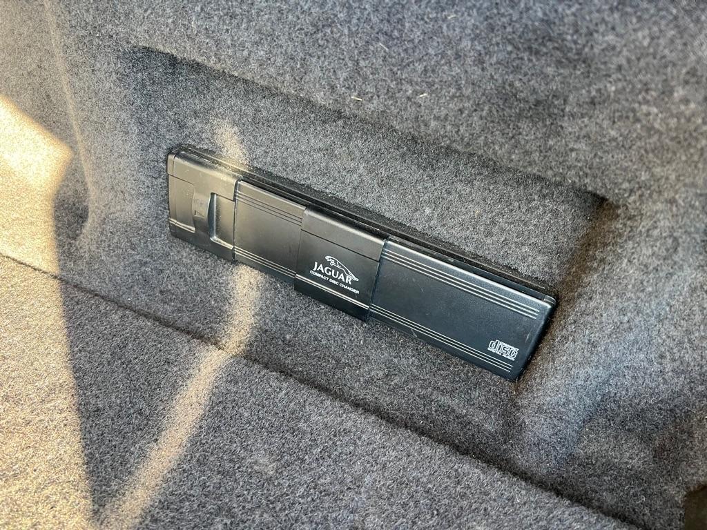 Jaguar XK8 2dr Cpe 2001