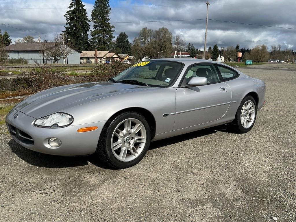 Jaguar XK8 2dr Cpe 2001