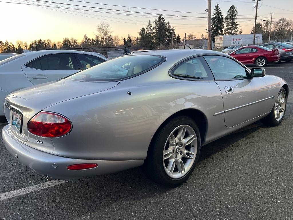 Jaguar XK8 2dr Cpe 2001