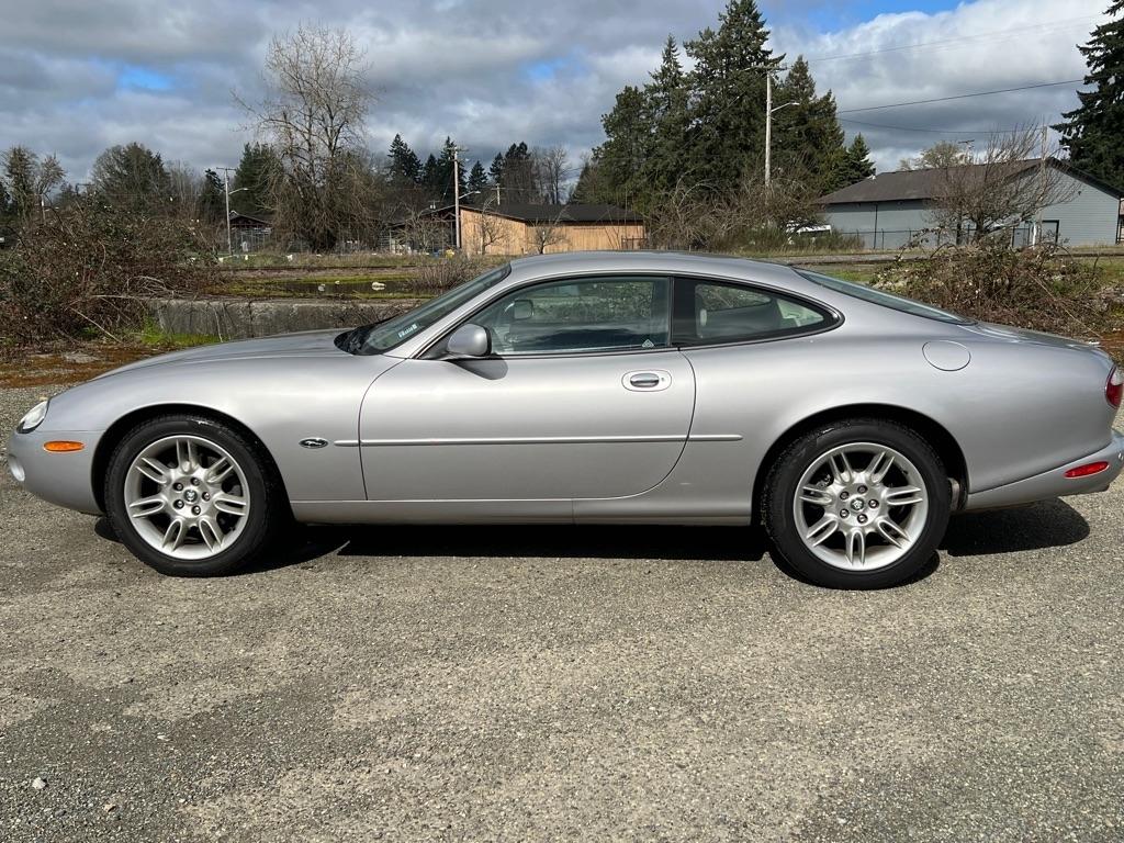 Jaguar XK8 2dr Cpe 2001
