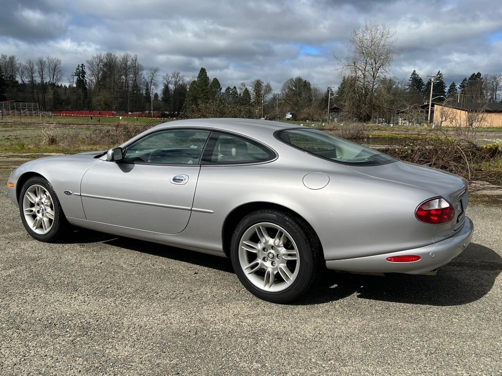 Jaguar XK8 2dr Cpe 2001
