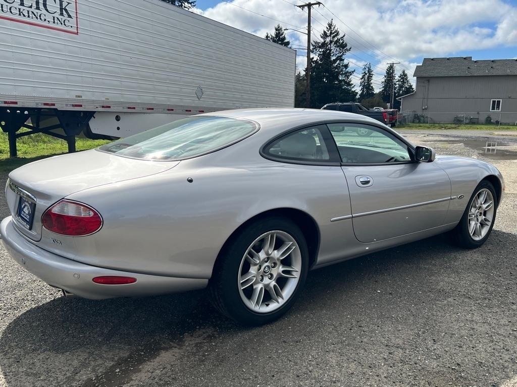 Jaguar XK8 2dr Cpe 2001