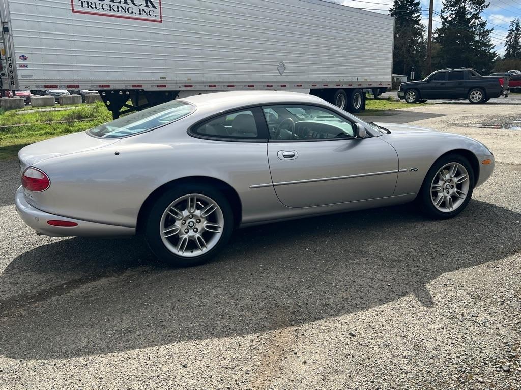 Jaguar XK8 2dr Cpe 2001
