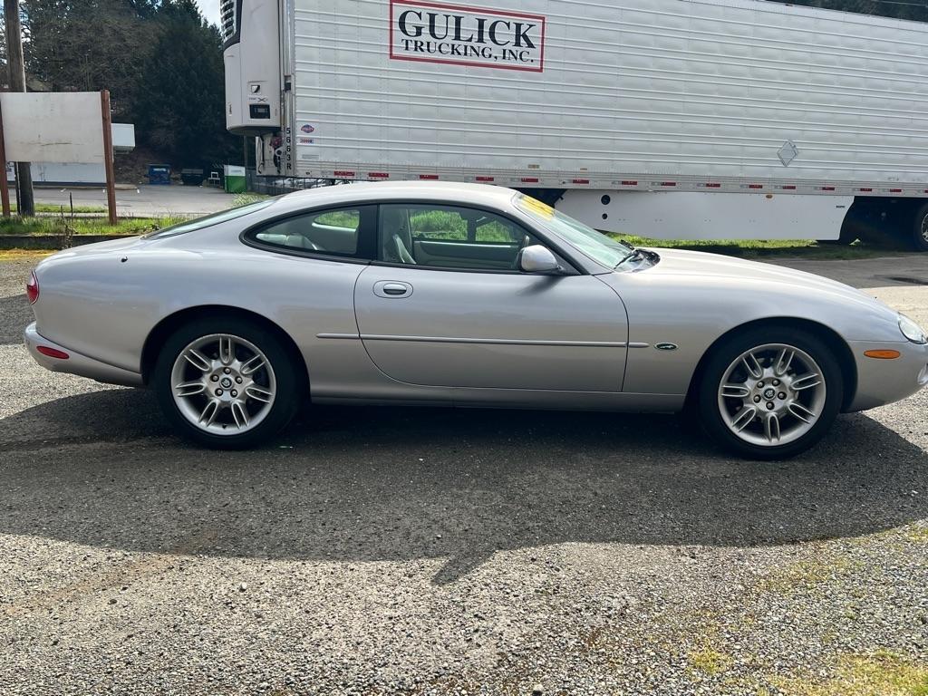 Jaguar XK8 2dr Cpe 2001