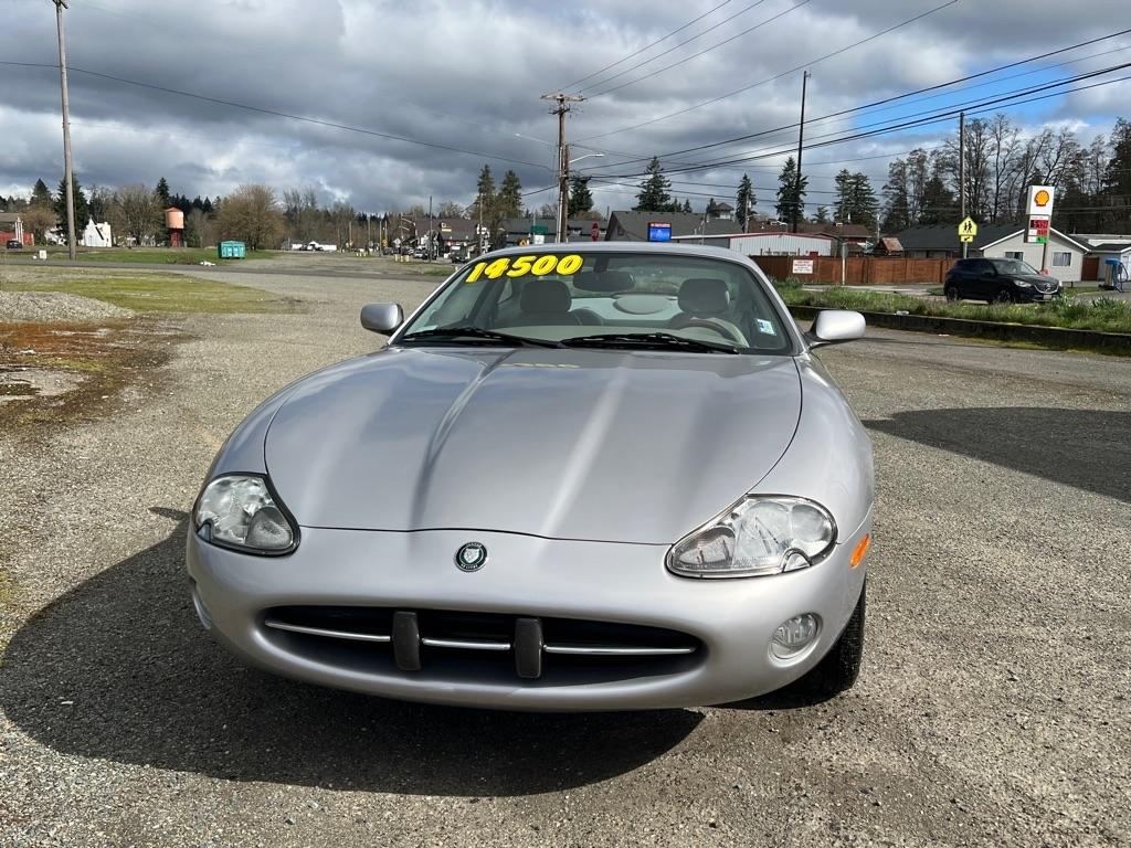 Jaguar XK8 2dr Cpe 2001
