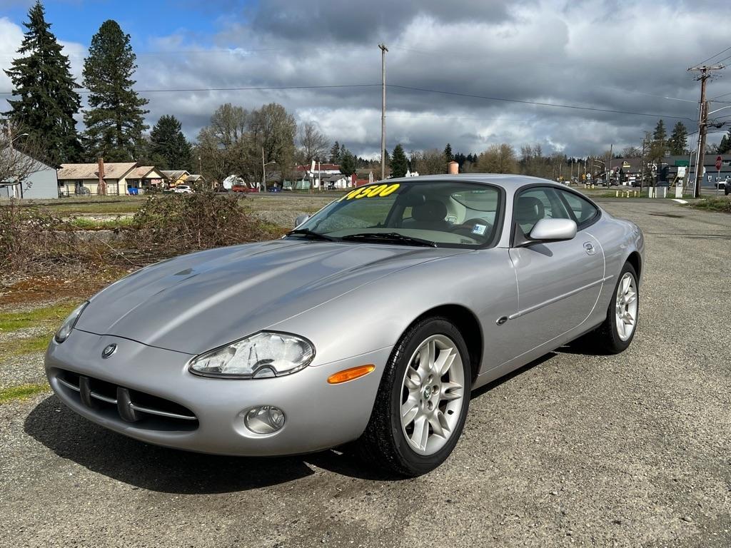 Jaguar XK8 2dr Cpe 2001