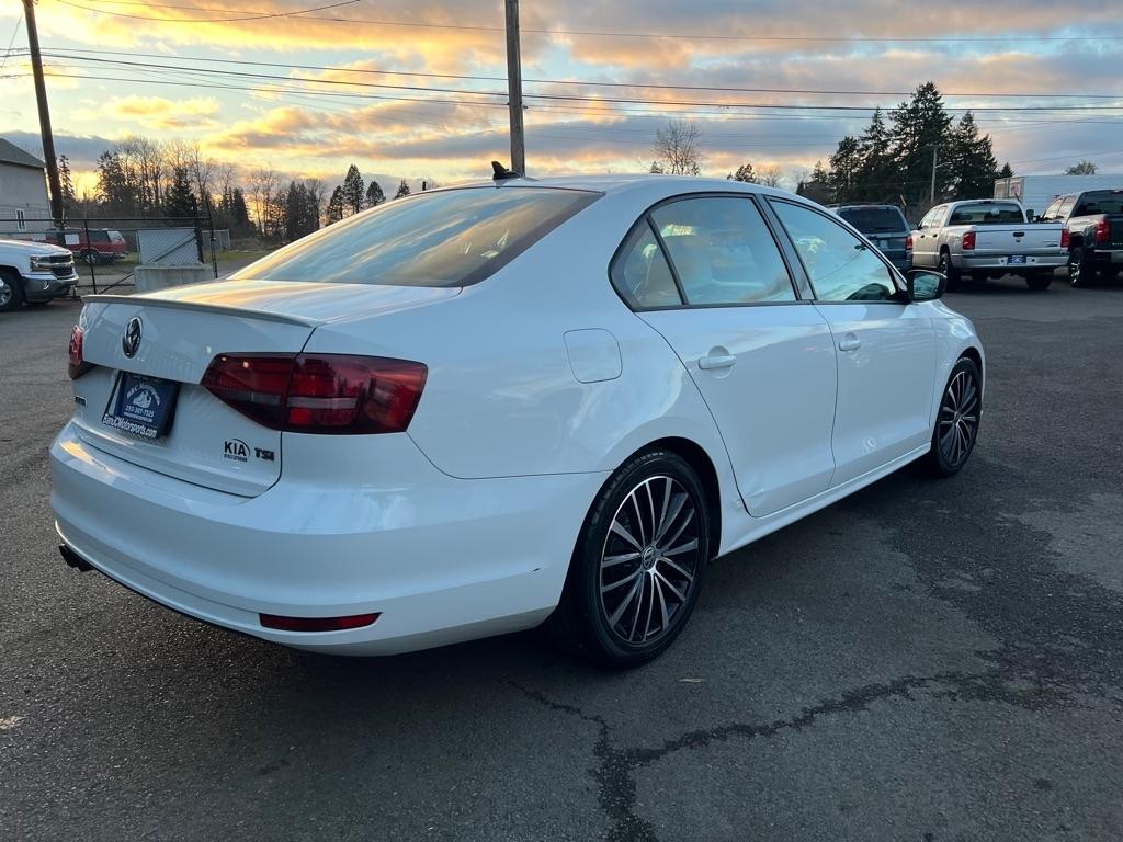 Volkswagen Jetta Sedan 4dr Auto 1.8T Sport PZEV 2016