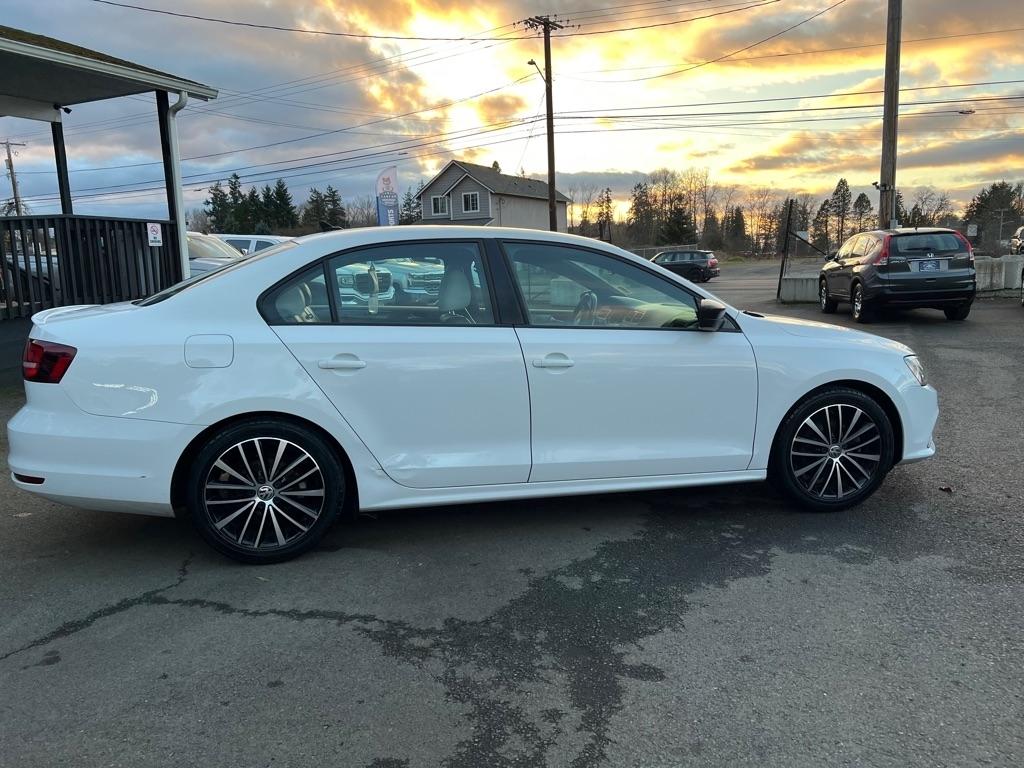 Volkswagen Jetta Sedan 4dr Auto 1.8T Sport PZEV 2016