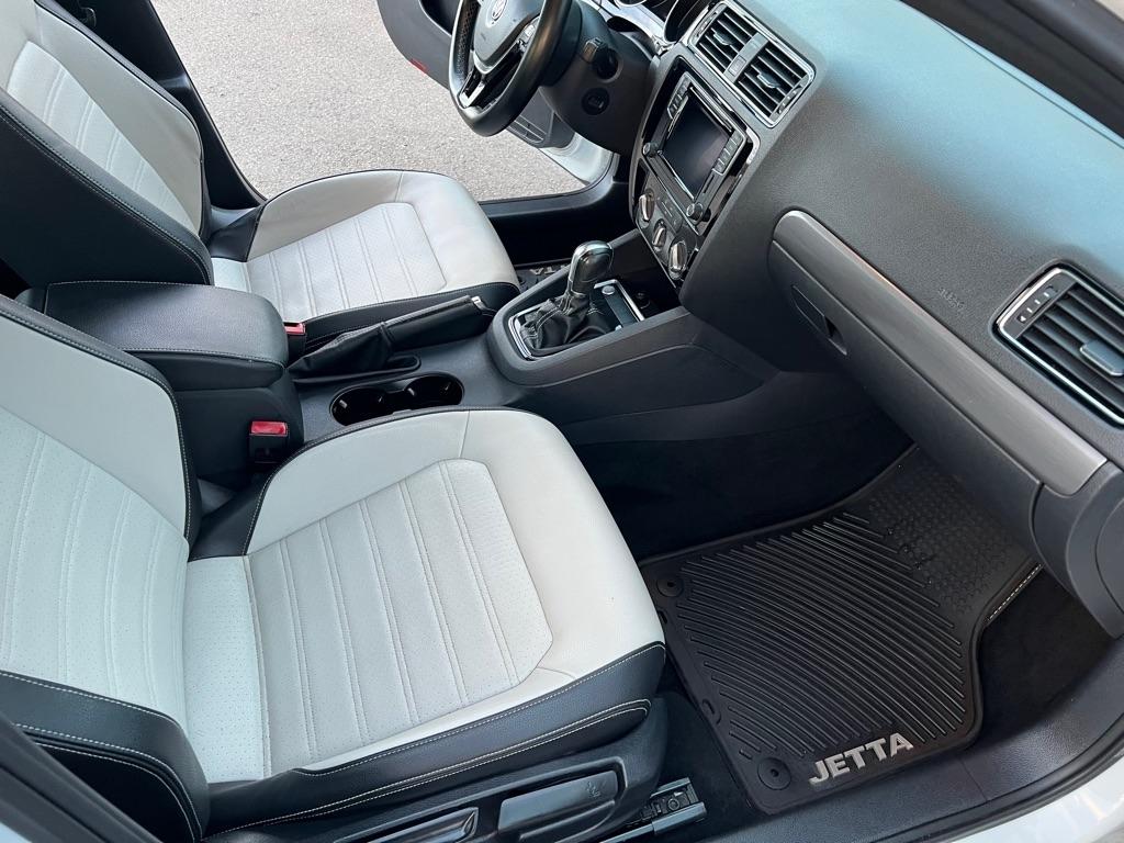 Volkswagen Jetta Sedan 4dr Auto 1.8T Sport PZEV 2016