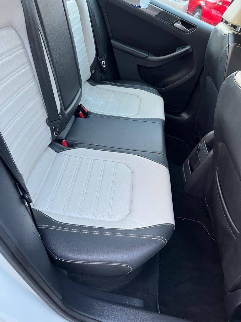 Volkswagen Jetta Sedan 4dr Auto 1.8T Sport PZEV 2016