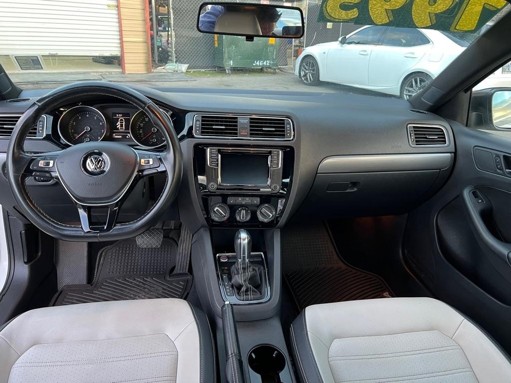 Volkswagen Jetta Sedan 4dr Auto 1.8T Sport PZEV 2016
