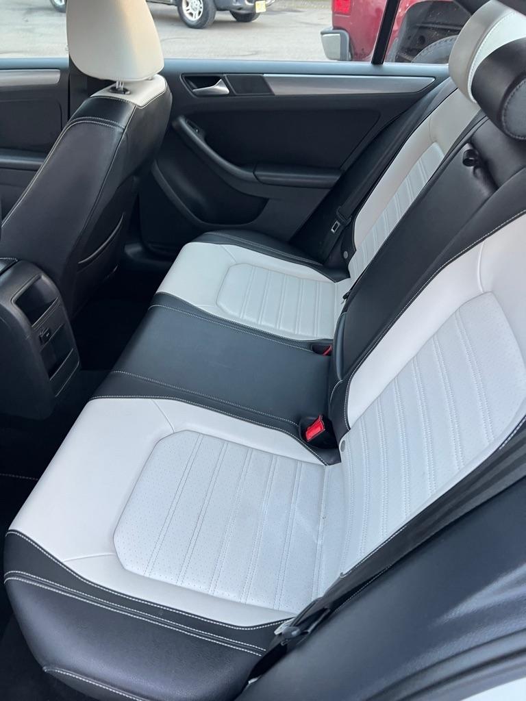 Volkswagen Jetta Sedan 4dr Auto 1.8T Sport PZEV 2016