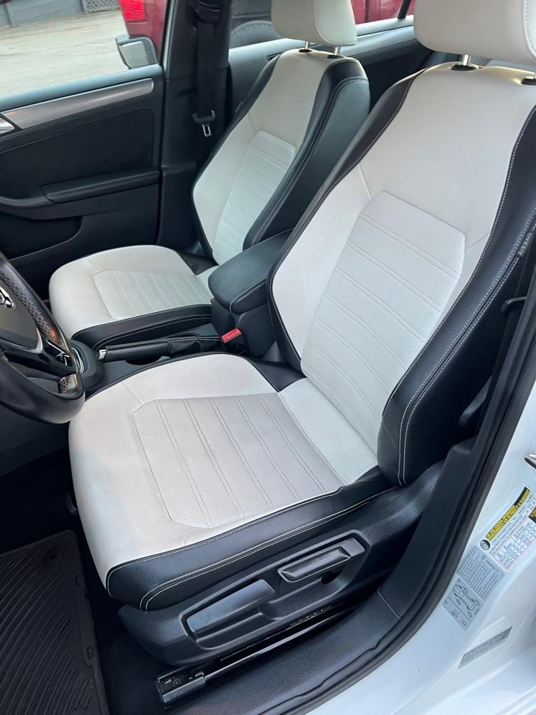 Volkswagen Jetta Sedan 4dr Auto 1.8T Sport PZEV 2016