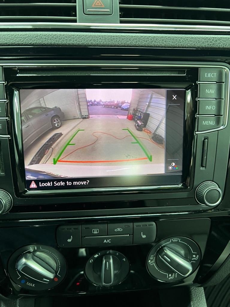 Volkswagen Jetta Sedan 4dr Auto 1.8T Sport PZEV 2016