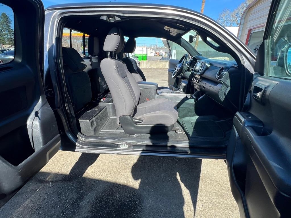 Toyota Tacoma 4WD Access Cab V6 AT SR5 (Natl) 2016