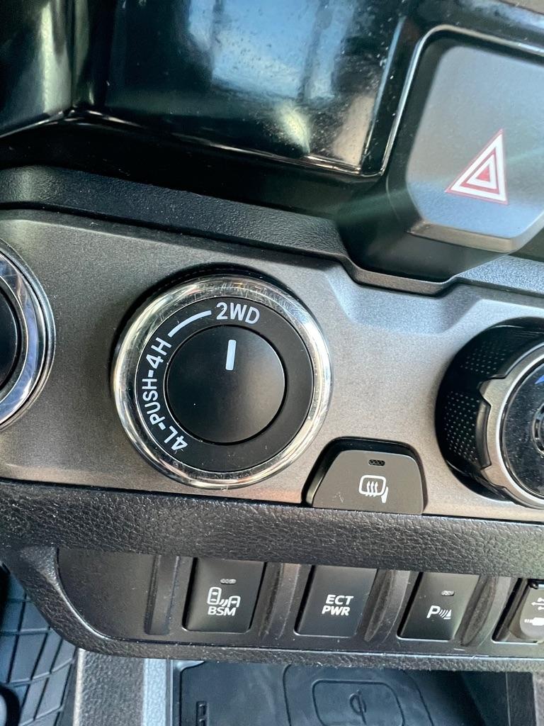 Toyota Tacoma 4WD Access Cab V6 AT SR5 (Natl) 2016