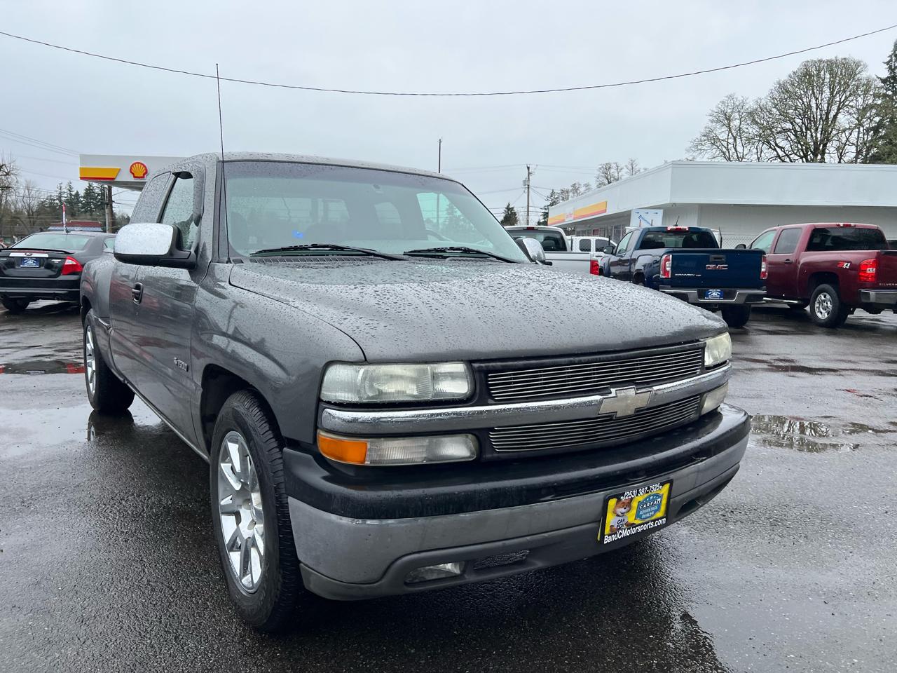 Chevrolet Silverado 1500 Ext Cab 143.5" WB LS 2002