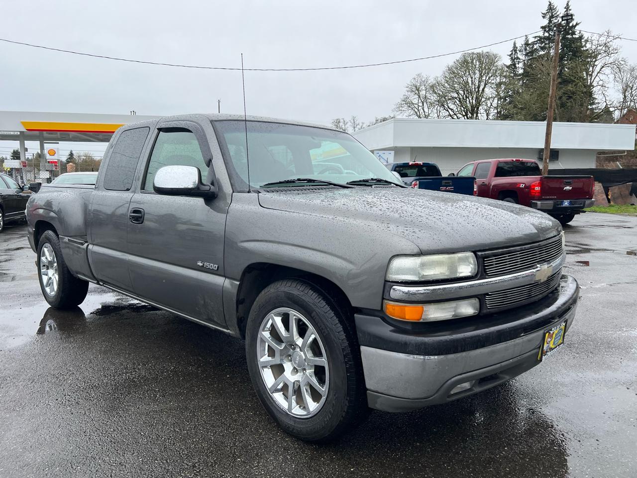 Chevrolet Silverado 1500 Ext Cab 143.5" WB LS 2002