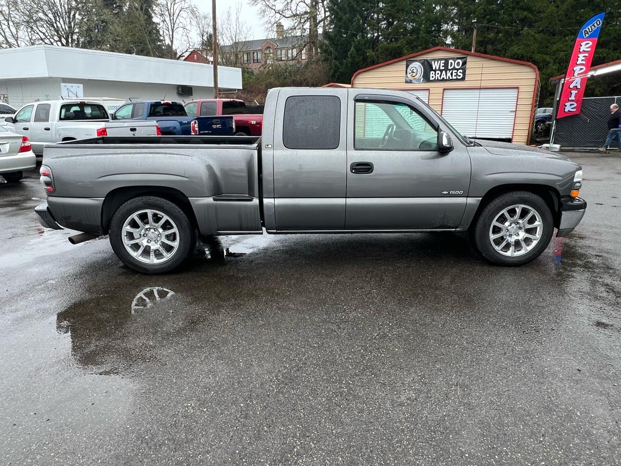 Chevrolet Silverado 1500 Ext Cab 143.5" WB LS 2002