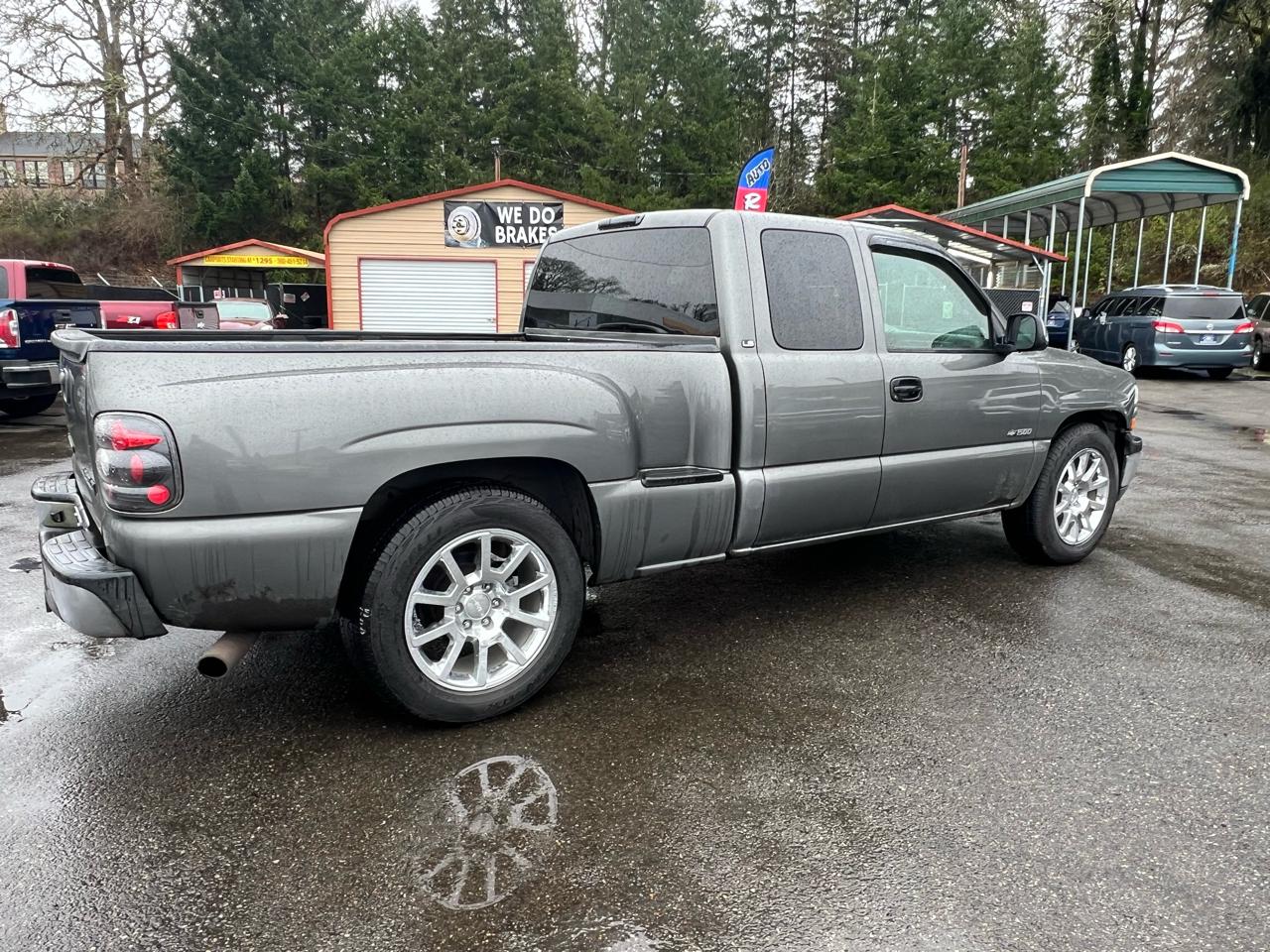 Chevrolet Silverado 1500 Ext Cab 143.5" WB LS 2002