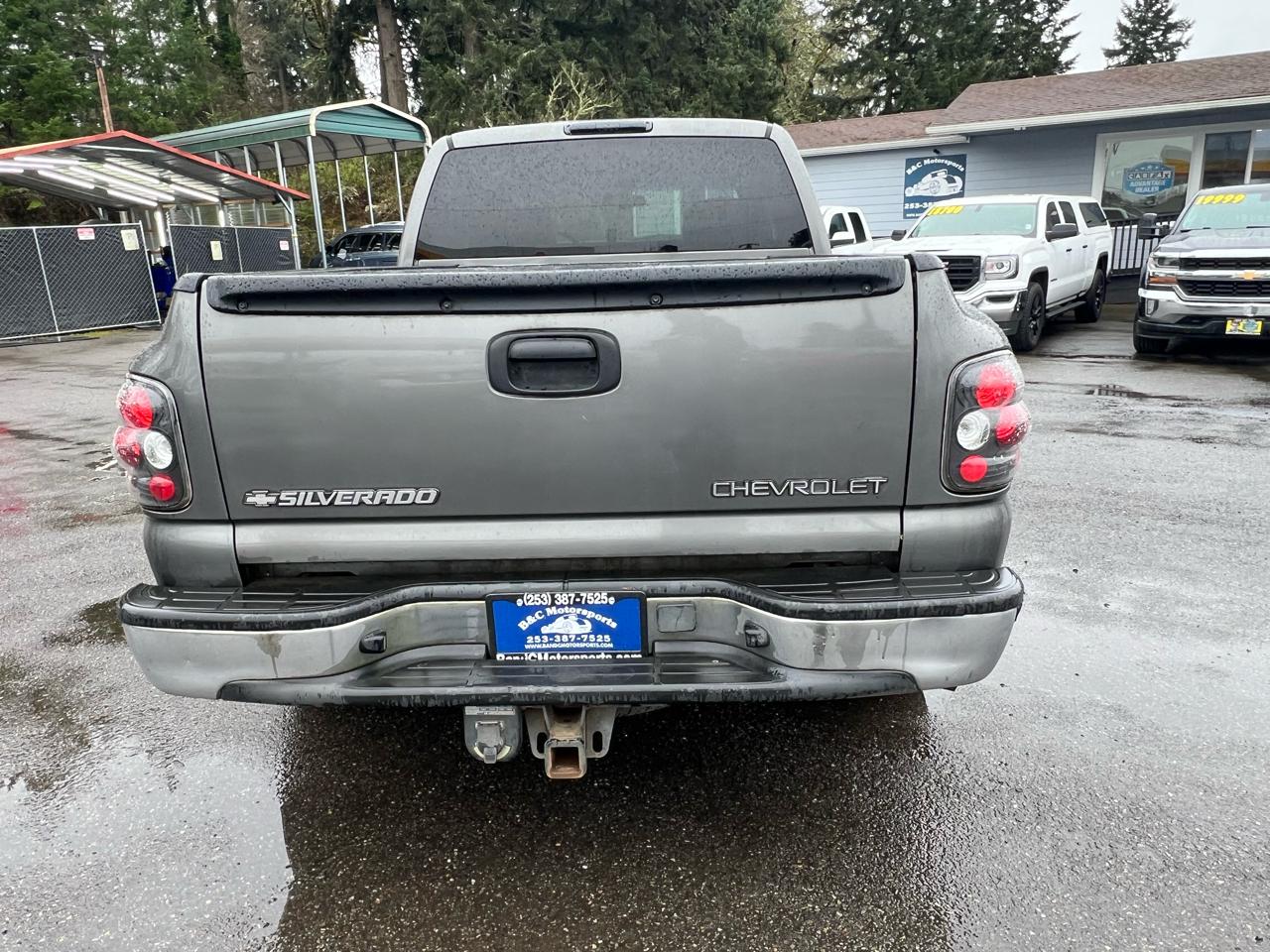 Chevrolet Silverado 1500 Ext Cab 143.5" WB LS 2002