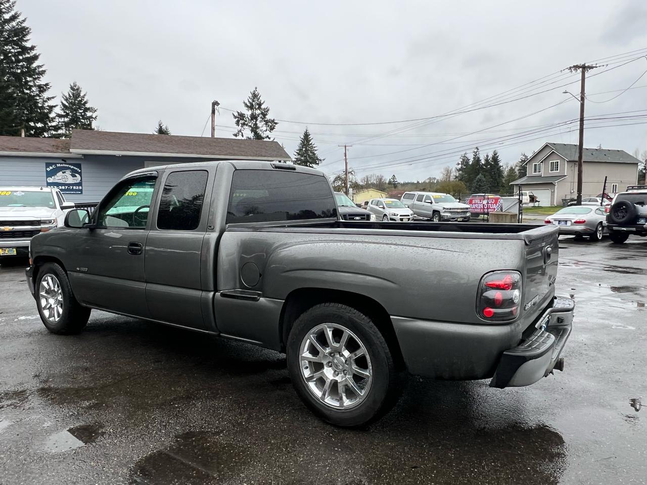 Chevrolet Silverado 1500 Ext Cab 143.5" WB LS 2002