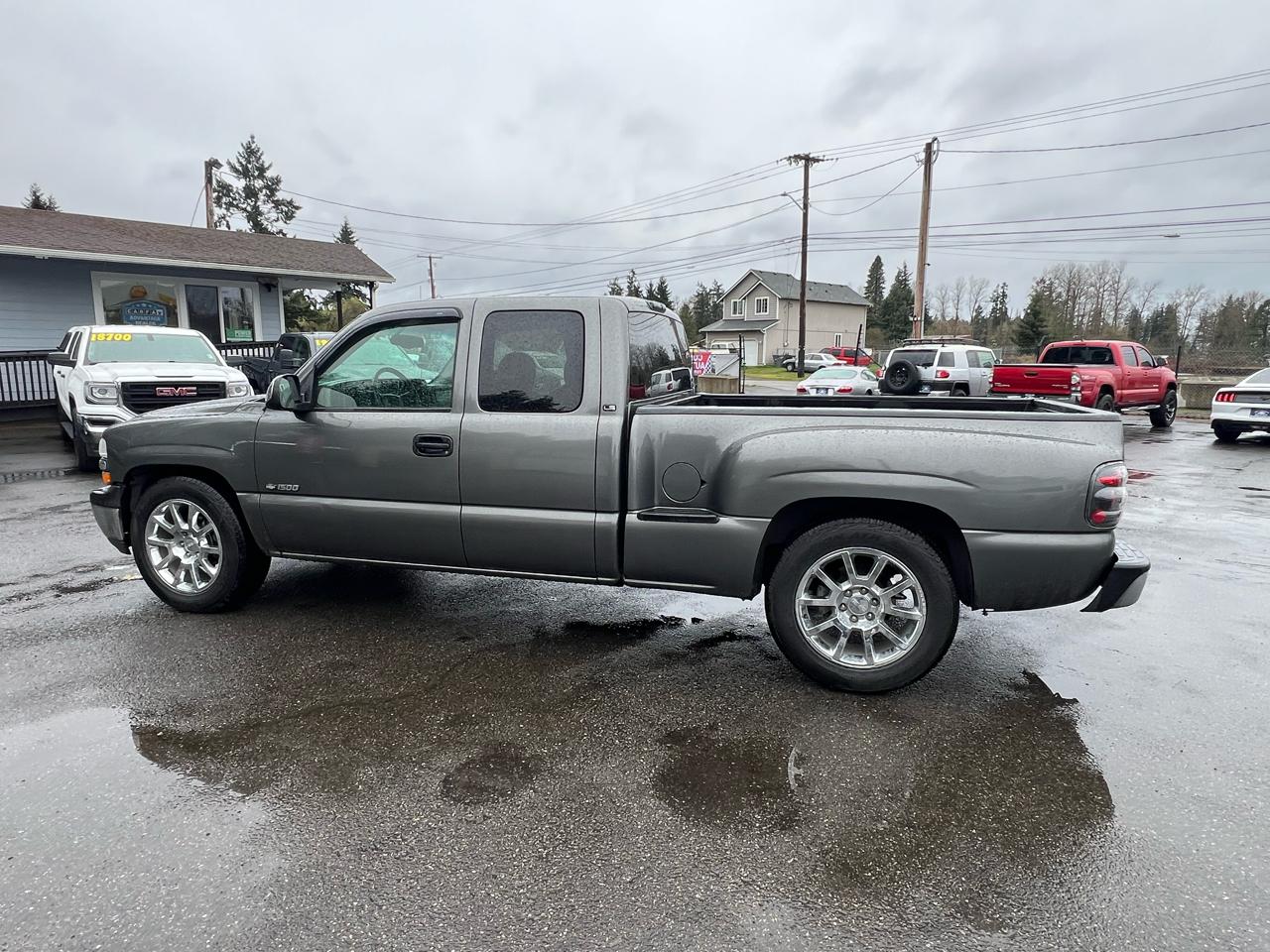 Chevrolet Silverado 1500 Ext Cab 143.5" WB LS 2002