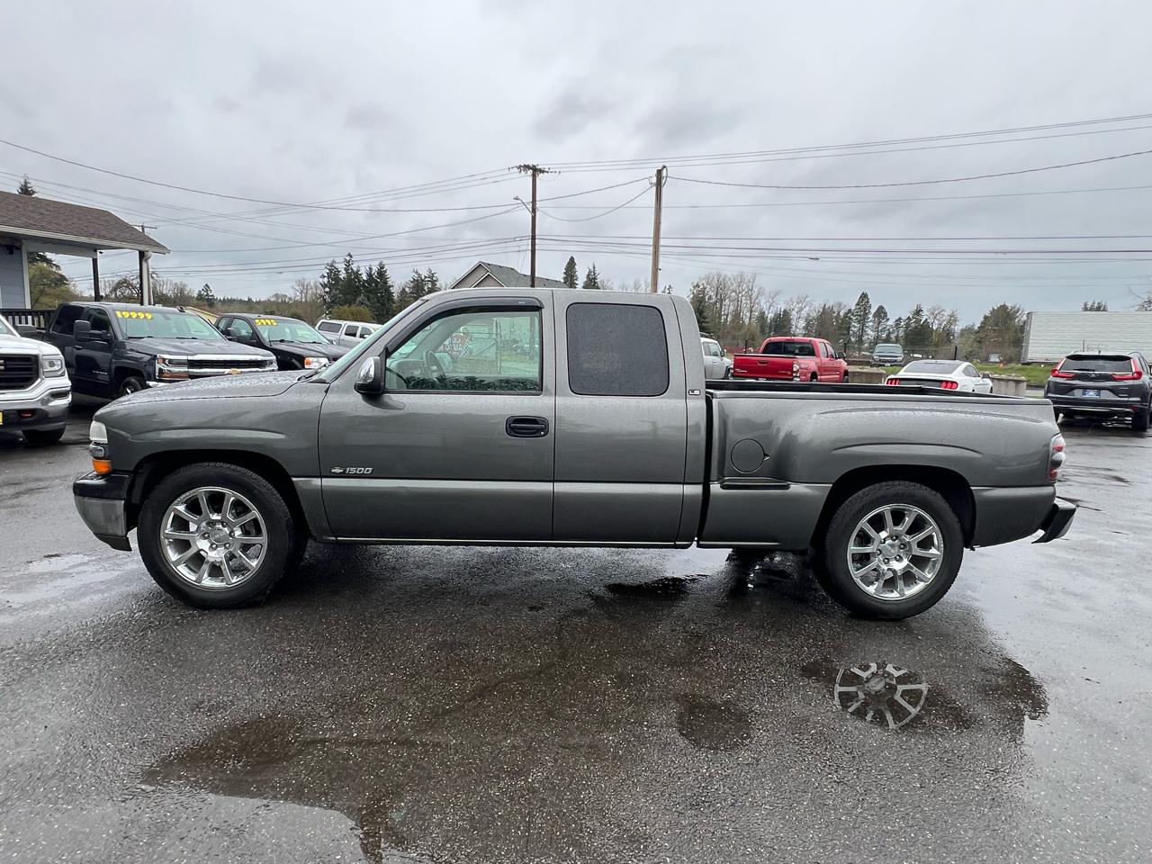 Chevrolet Silverado 1500 Ext Cab 143.5" WB LS 2002