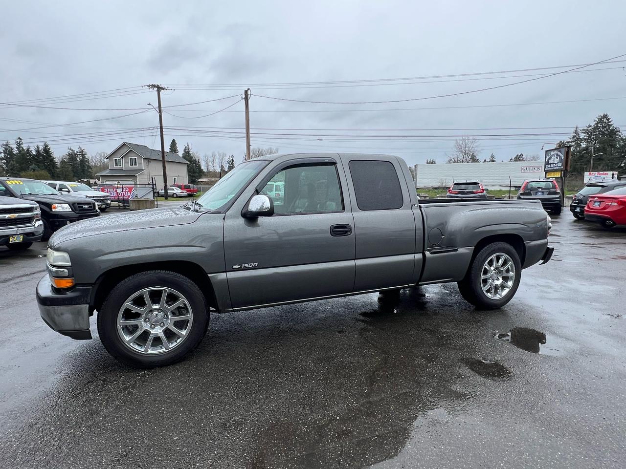 Chevrolet Silverado 1500 Ext Cab 143.5" WB LS 2002