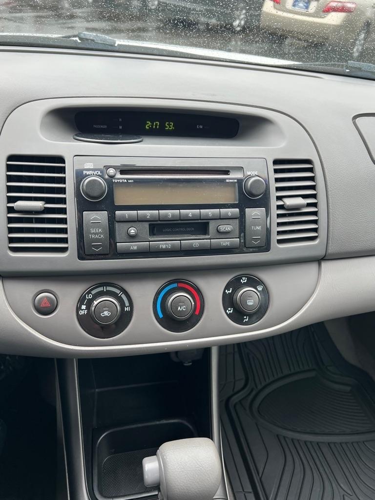 Toyota Camry 4dr Sdn XLE Auto (Natl) 2003