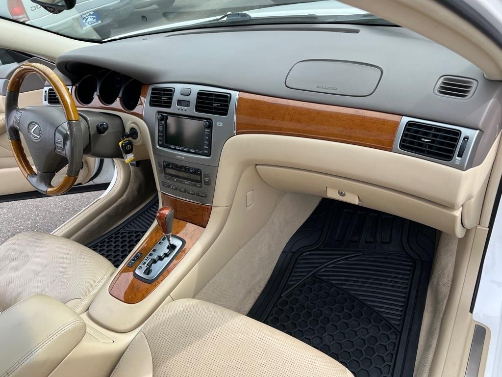 Lexus ES 330 4dr Sdn 2005