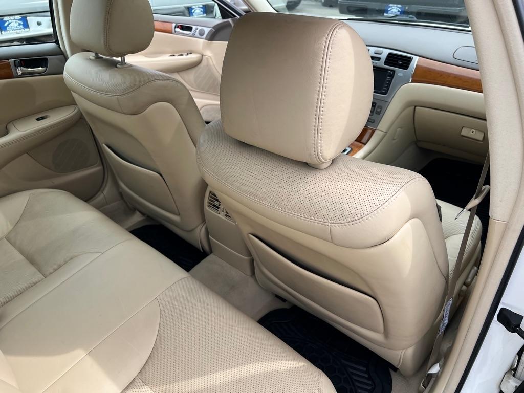 Lexus ES 330 4dr Sdn 2005