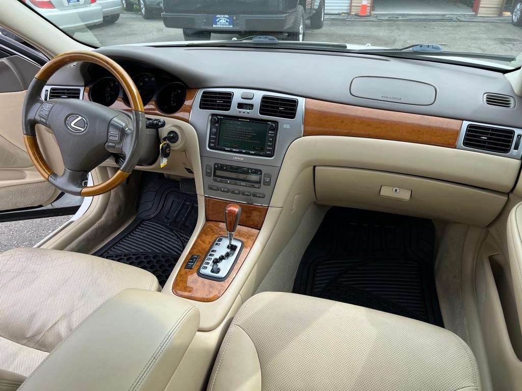 Lexus ES 330 4dr Sdn 2005