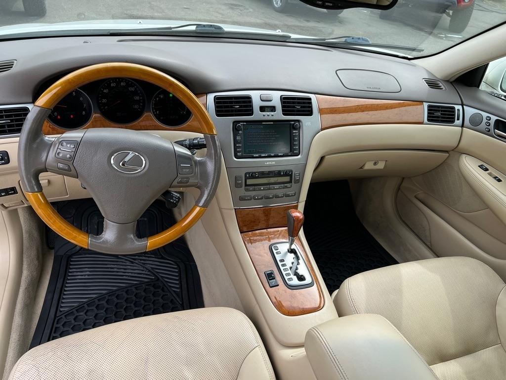 Lexus ES 330 4dr Sdn 2005