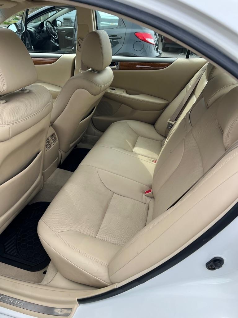 Lexus ES 330 4dr Sdn 2005