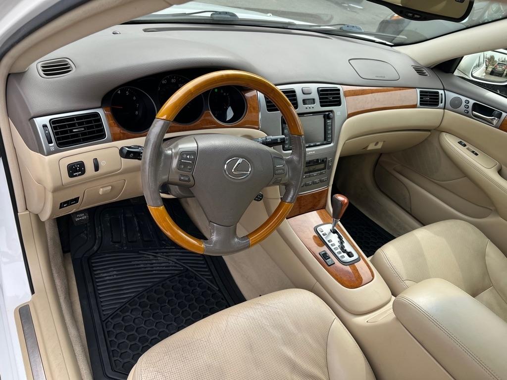 Lexus ES 330 4dr Sdn 2005