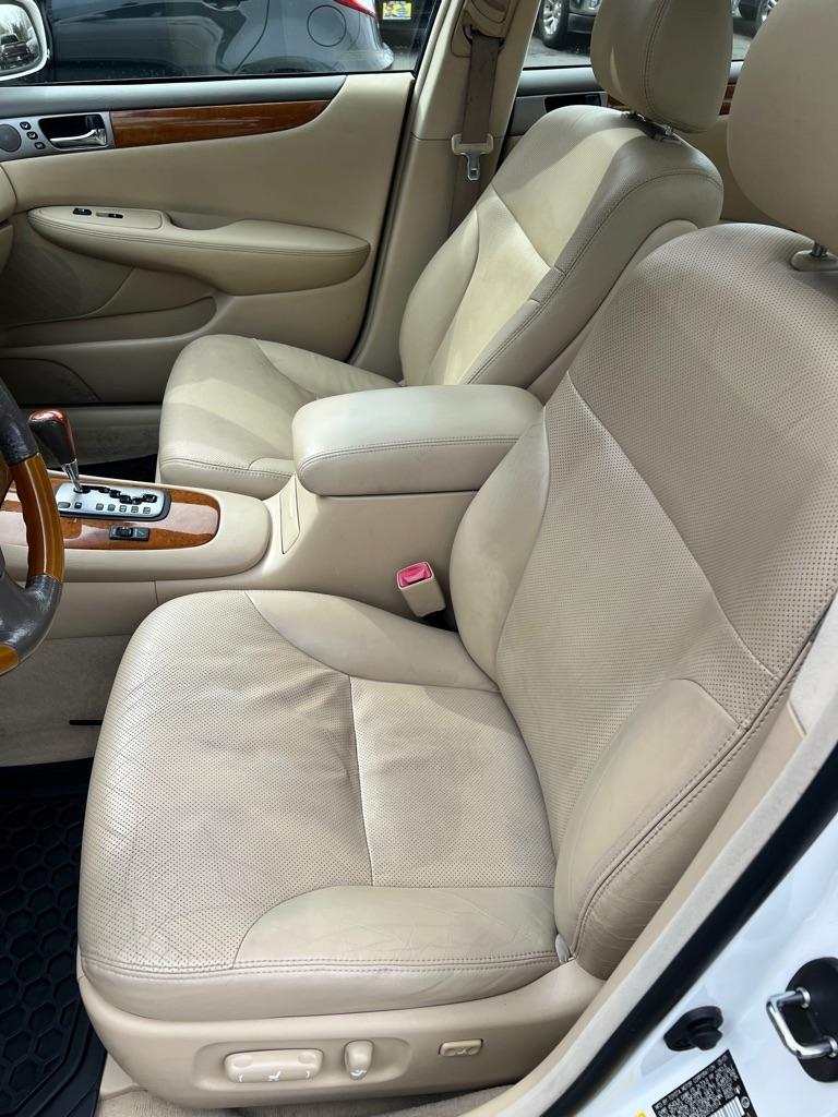 Lexus ES 330 4dr Sdn 2005