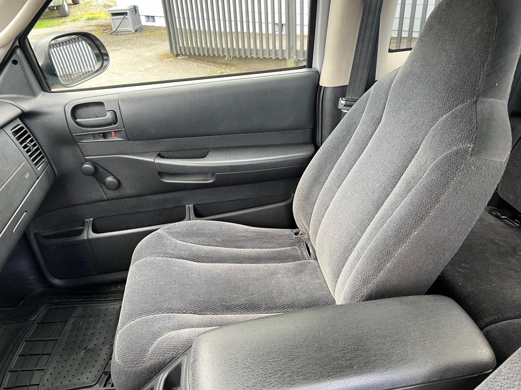 Dodge Dakota 2dr Club Cab 131" WB Base 2003